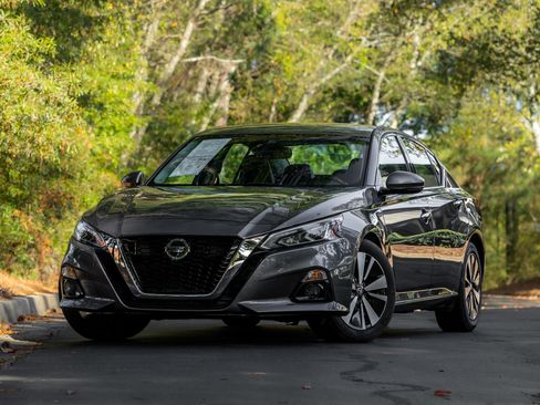 Used 2020 Nissan Altima 2.5 SL image 2