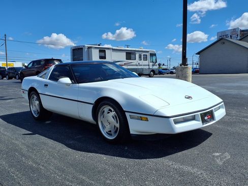 Used 1990 Chevrolet Corvette Coupe RWD image 3