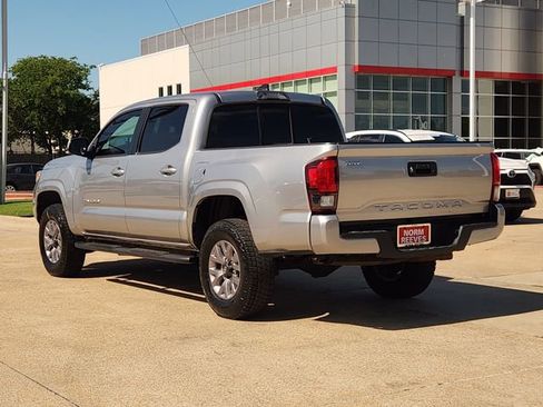 Used 2018 Toyota Tacoma SR w/ SR Convenience Package RWD image 4