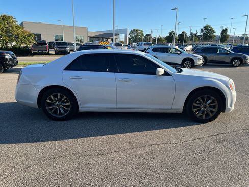 Used 2014 Chrysler 300 S AWD/4WD image 8