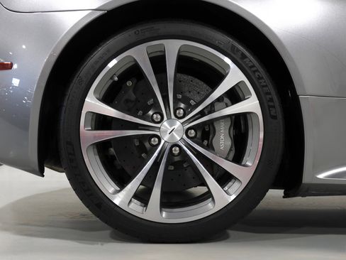 Used 2012 Aston Martin V12 Vantage Coupe image 40