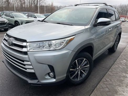 Used 2018 Toyota Highlander XLE image 1