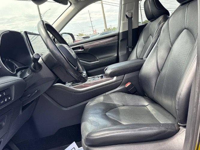 Used 2022 Toyota Highlander Limited AWD/4WD image 18