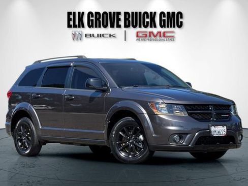Used 2019 Dodge Journey SE w/ Blacktop Package FWD image 2