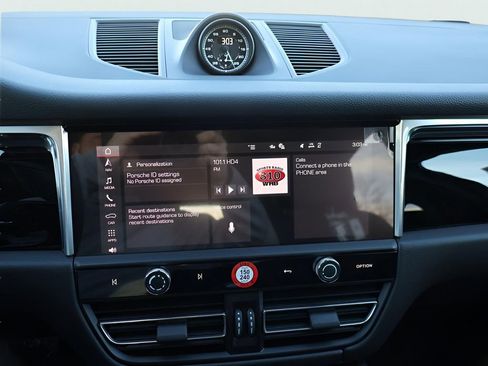 New 2026 Porsche Macan image 23