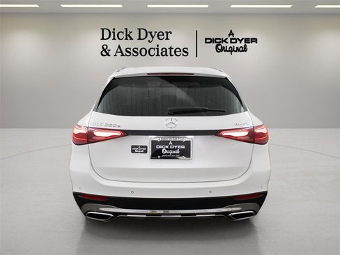 Used 2025 Mercedes-Benz GLC 350e 4MATIC image 4