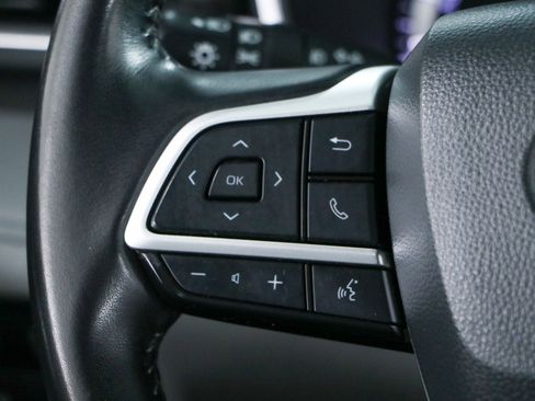 Used 2024 Toyota Highlander XLE FWD image 13