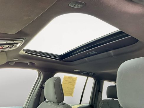 Used 2024 Jeep Grand Cherokee Laredo X image 26