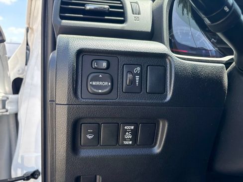 Used 2019 Toyota 4Runner SR5 AWD/4WD image 27