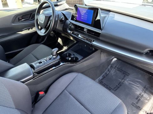 Certified 2025 Toyota Prius LE FWD image 9