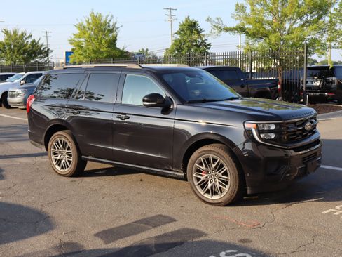 Used 2025 Ford Expedition Platinum w/ Stealth Performance Package AWD/4WD image 14