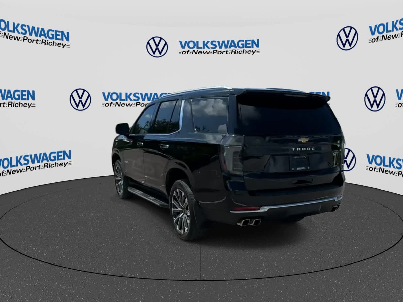 Used 2025 Chevrolet Tahoe High Country AWD/4WD image 6