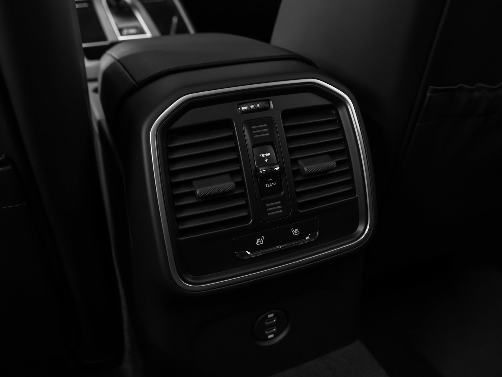Certified 2026 Porsche Macan AWD/4WD image 39