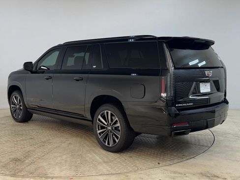 Certified 2025 Cadillac Escalade ESV Sport image 3