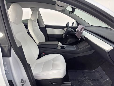 Used 2021 Tesla Model Y Long Range image 16