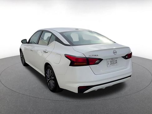Used 2025 Nissan Altima 2.5 SV image 11