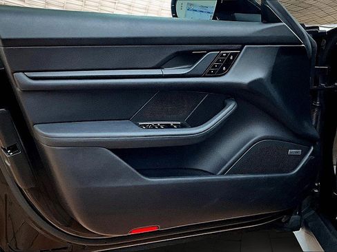 Used 2021 Porsche Taycan image 18