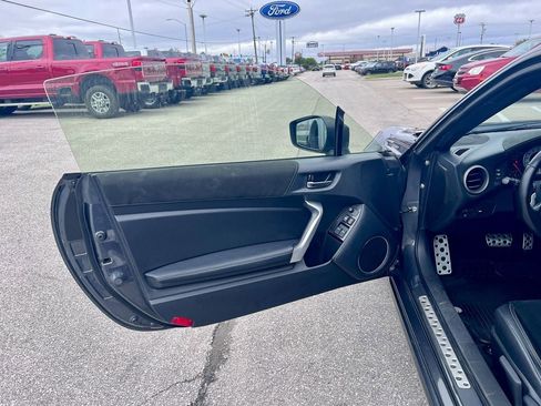 Used 2020 Toyota 86 RWD image 12
