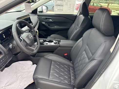 New 2026 Nissan Rogue Platinum image 12