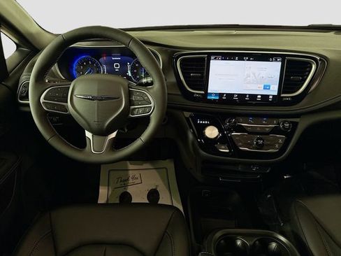New 2026 Chrysler Pacifica Select image 21