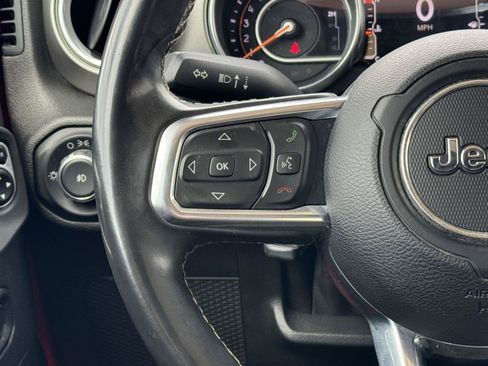 Used 2019 Jeep Wrangler Unlimited Sahara AWD/4WD image 10