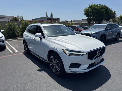 Used 2021 Volvo XC60 T5 Momentum FWD image 4