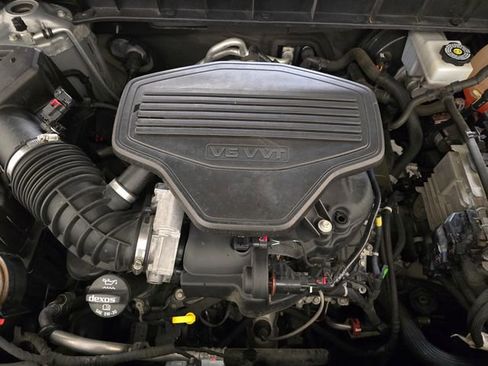 Used 2019 GMC Acadia SLT image 13