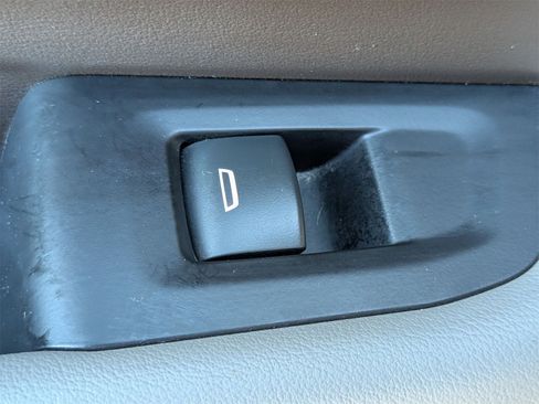 Used 2021 Chevrolet Tahoe LT w/ LT Signature Package image 29