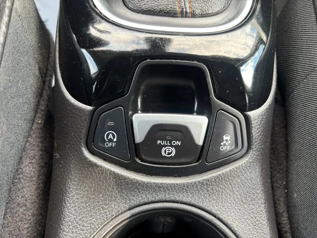 Used 2018 Jeep Compass Limited AWD/4WD image 25