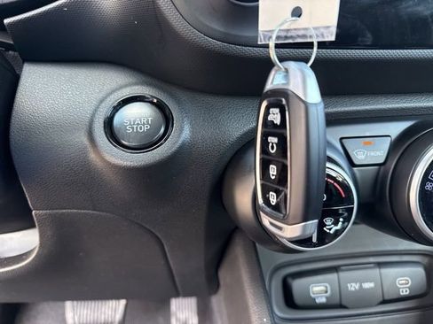 Certified 2024 Hyundai Venue SEL image 41