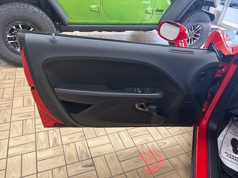 Used 2016 Dodge Challenger SRT Hellcat RWD image 7