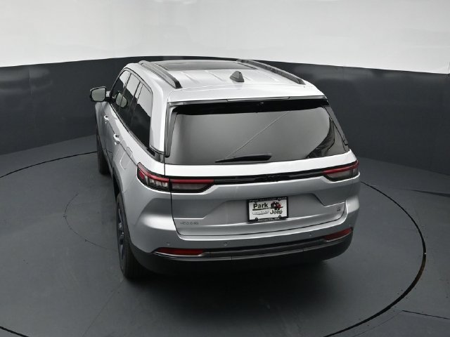 New 2026 Jeep Grand Cherokee Limited AWD/4WD image 16