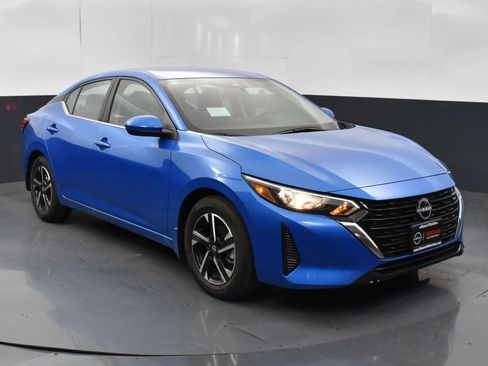 Used 2025 Nissan Sentra SV image 1