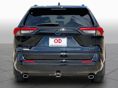 Used 2023 Toyota RAV4 SE w/ Weather & Moonroof Package AWD/4WD image 5