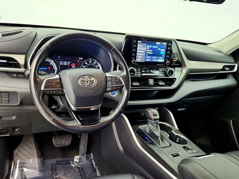 Used 2021 Toyota Highlander XLE image 13