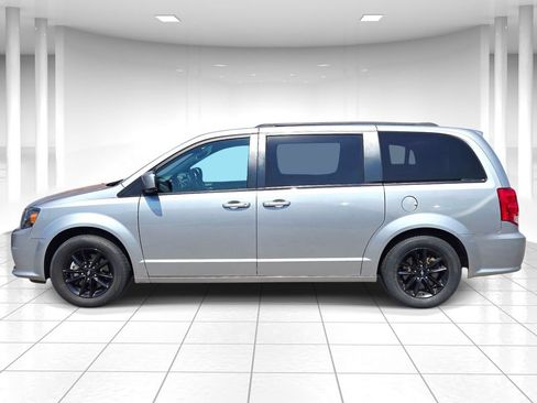 Used 2020 Dodge Grand Caravan SE image 6