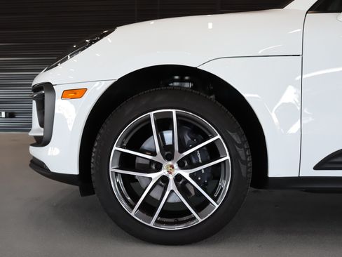 Certified 2024 Porsche Macan AWD/4WD image 12