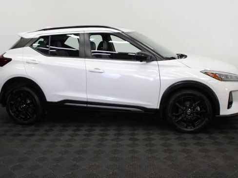 Used 2021 Nissan Kicks SR w/ SR Premium Package FWD image 4