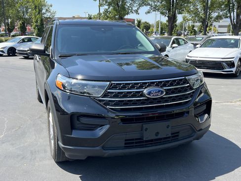 Used 2022 Ford Explorer XLT AWD/4WD image 4