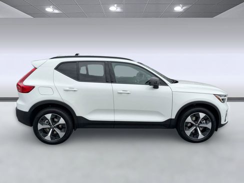 New 2026 Volvo XC40 B5 Plus w/ Climate Package image 8