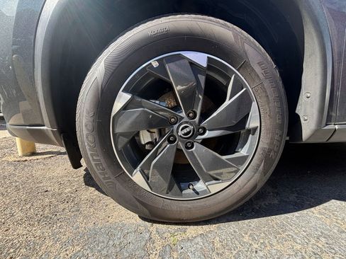 Used 2025 Nissan Rogue SV AWD/4WD image 29