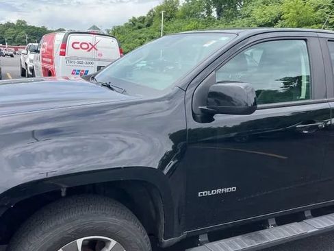 Used 2018 Chevrolet Colorado Z71 AWD/4WD image 2