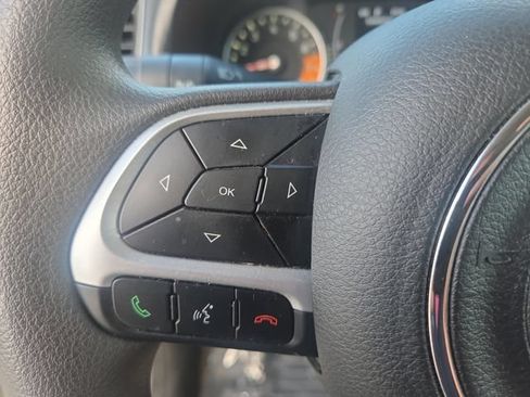 Used 2023 Jeep Renegade Latitude AWD/4WD image 20