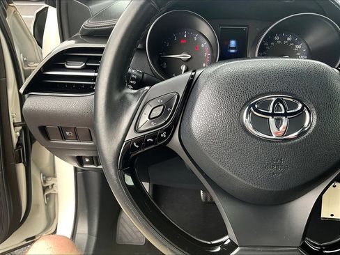 Used 2018 Toyota C-HR XLE FWD image 11