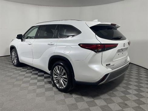 Used 2023 Toyota Highlander Platinum AWD/4WD image 5