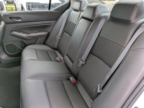 Used 2022 Nissan Altima 2.5 SR w/ Midnight Edition Package FWD image 10