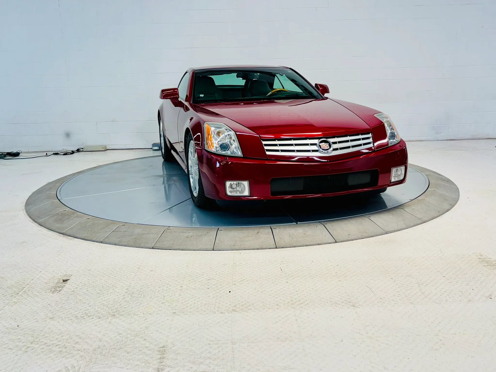 Used 2006 Cadillac XLR RWD image 16