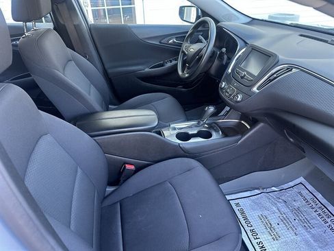 Used 2017 Chevrolet Malibu LT FWD image 40