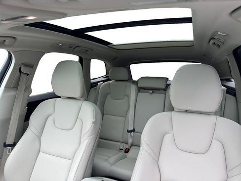 Certified 2023 Volvo XC60 B5 Core w/ Climate Package AWD/4WD image 21