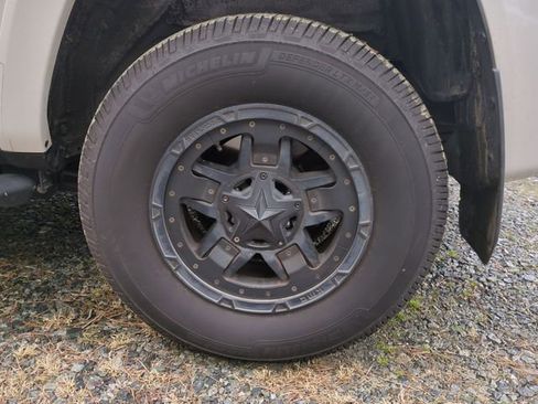 Used 2017 Toyota 4Runner SR5 Premium image 6